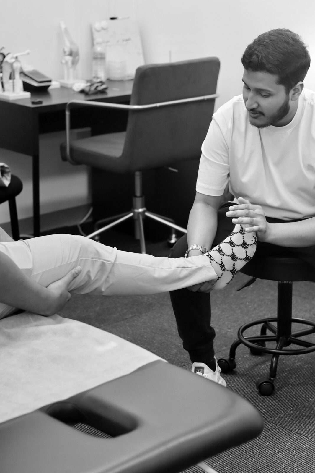 Hands-on physiotherapy assessment at Rehab N Run Liverpool
